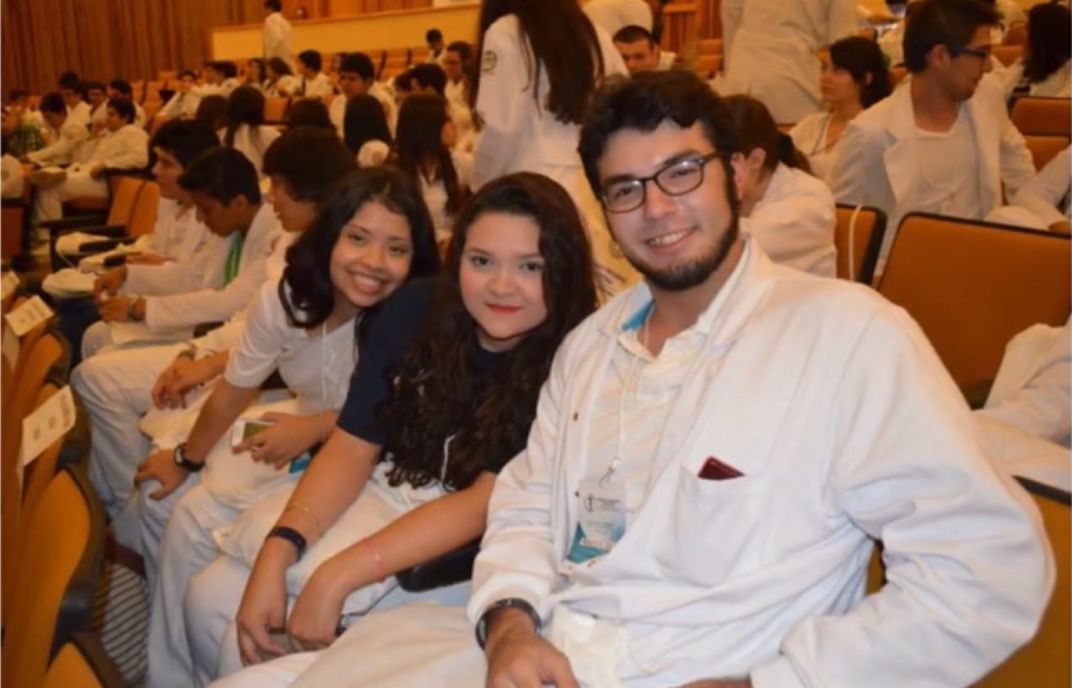 alumnos SEM en conferencia