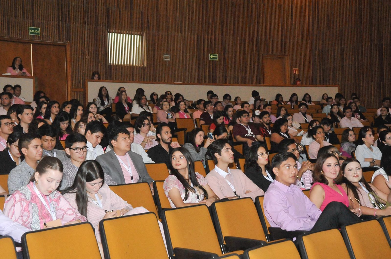 Alumnos SEM Cajeme en conferencia medicinal