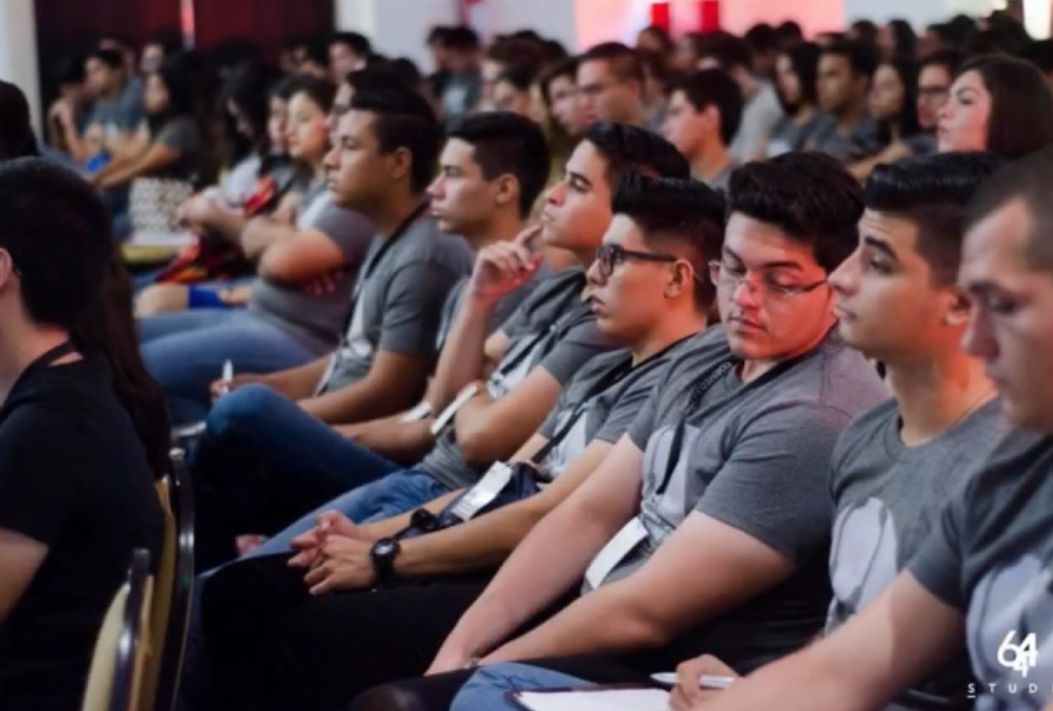 Alumnos de SEM Cajeme en conferencia de la cuarta edicion CORMED