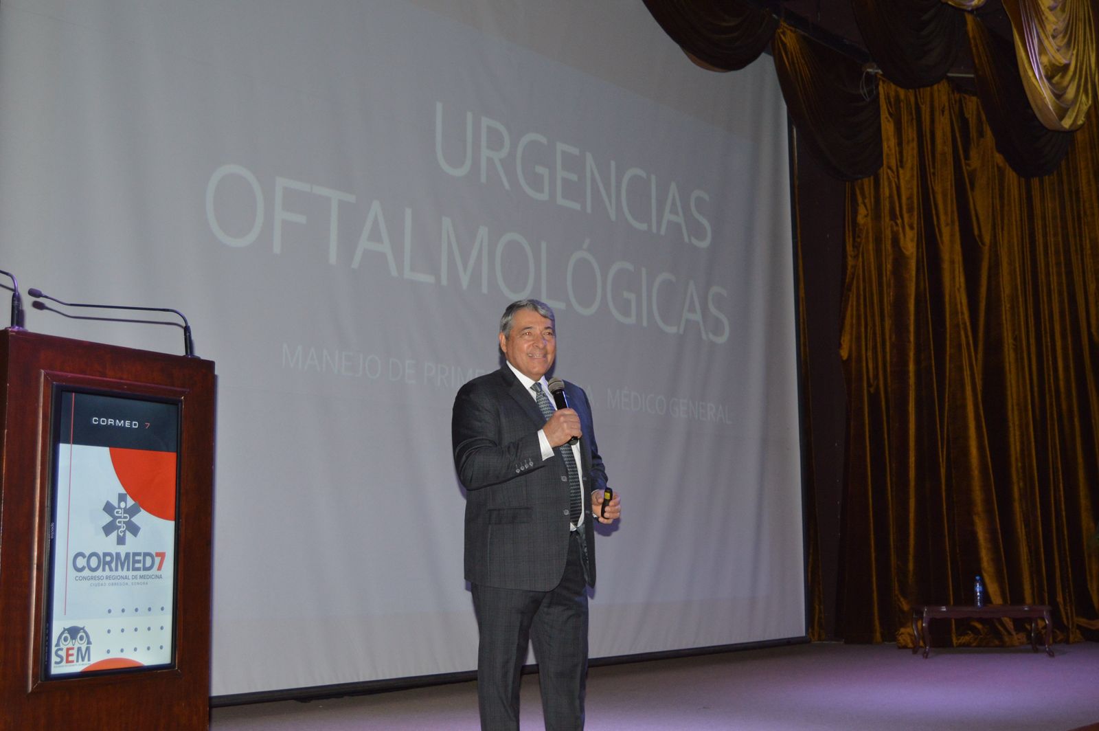 conferencista presentando para SEM Cajeme